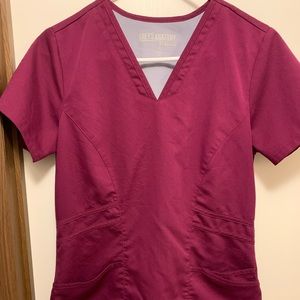 🛍BUNDLE TODAY 2+ ITEMS AND TAKE 20% OFF!! WOMEN’S GREY’S ANATOMY SCRUB TOP